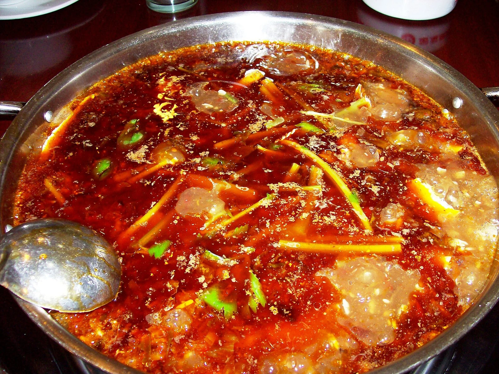 第一次吃重庆火锅:锅底、食材与不吃辣的点单方法