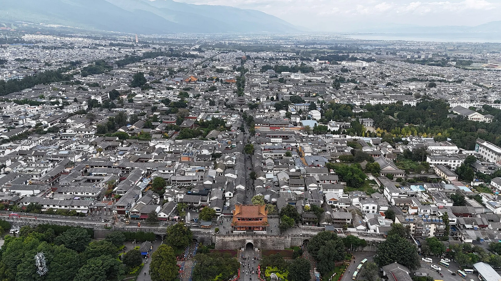 大理丽江住哪里方便:古城、洱海与住宿区域比较