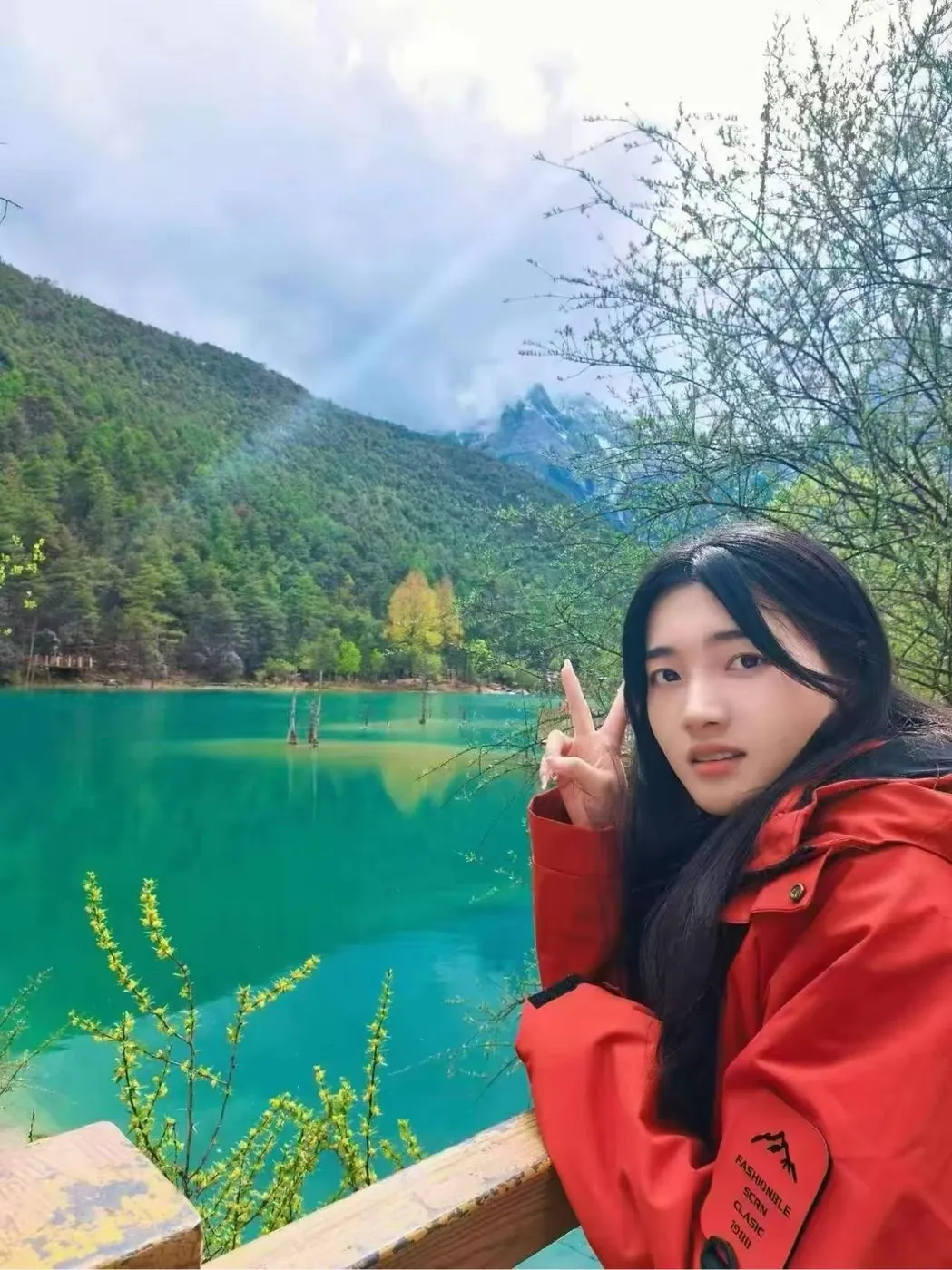 云南旅游客人实拍-蓝月谷亲水