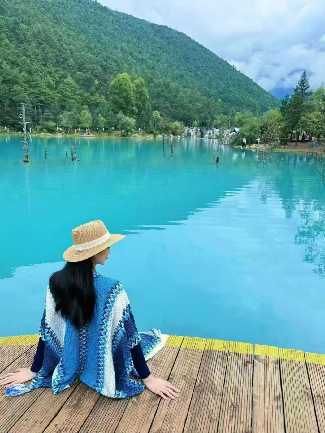 云南旅游客人实拍-普达措属都湖